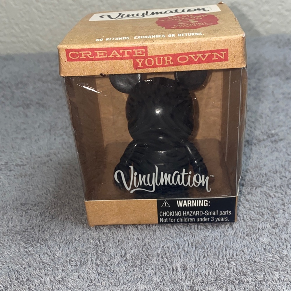 🛍️ NWT Retired Black Disney Vinylmation from the "Create your own" series! - Picture 1 of 3